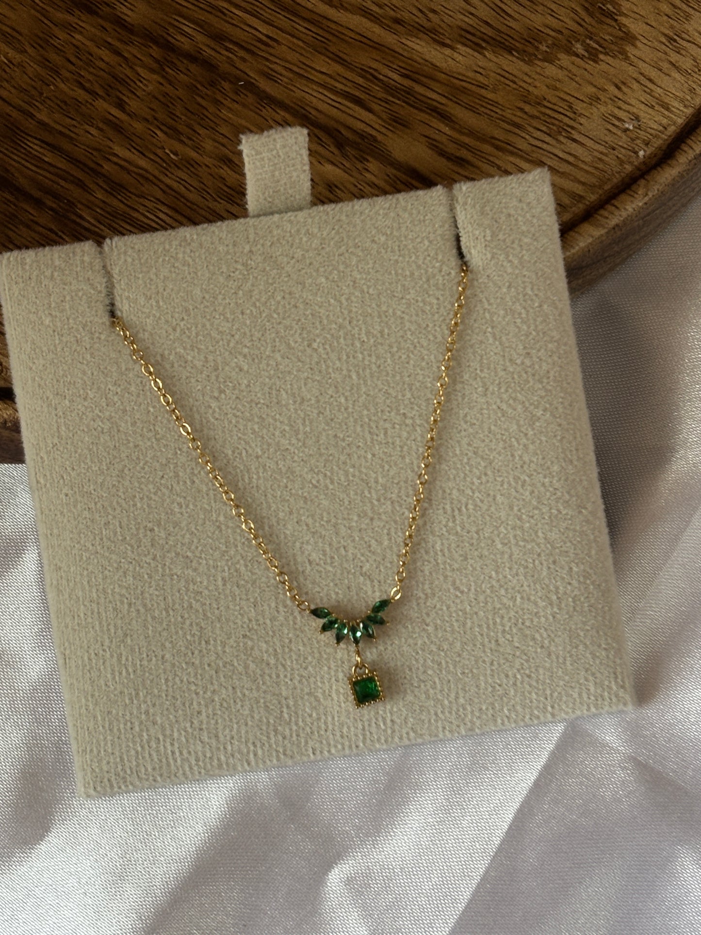 Green drop neckpeice