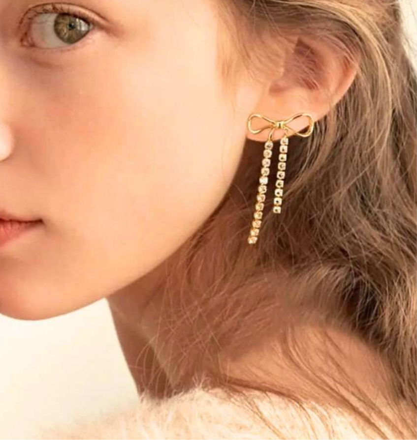Bow dangles