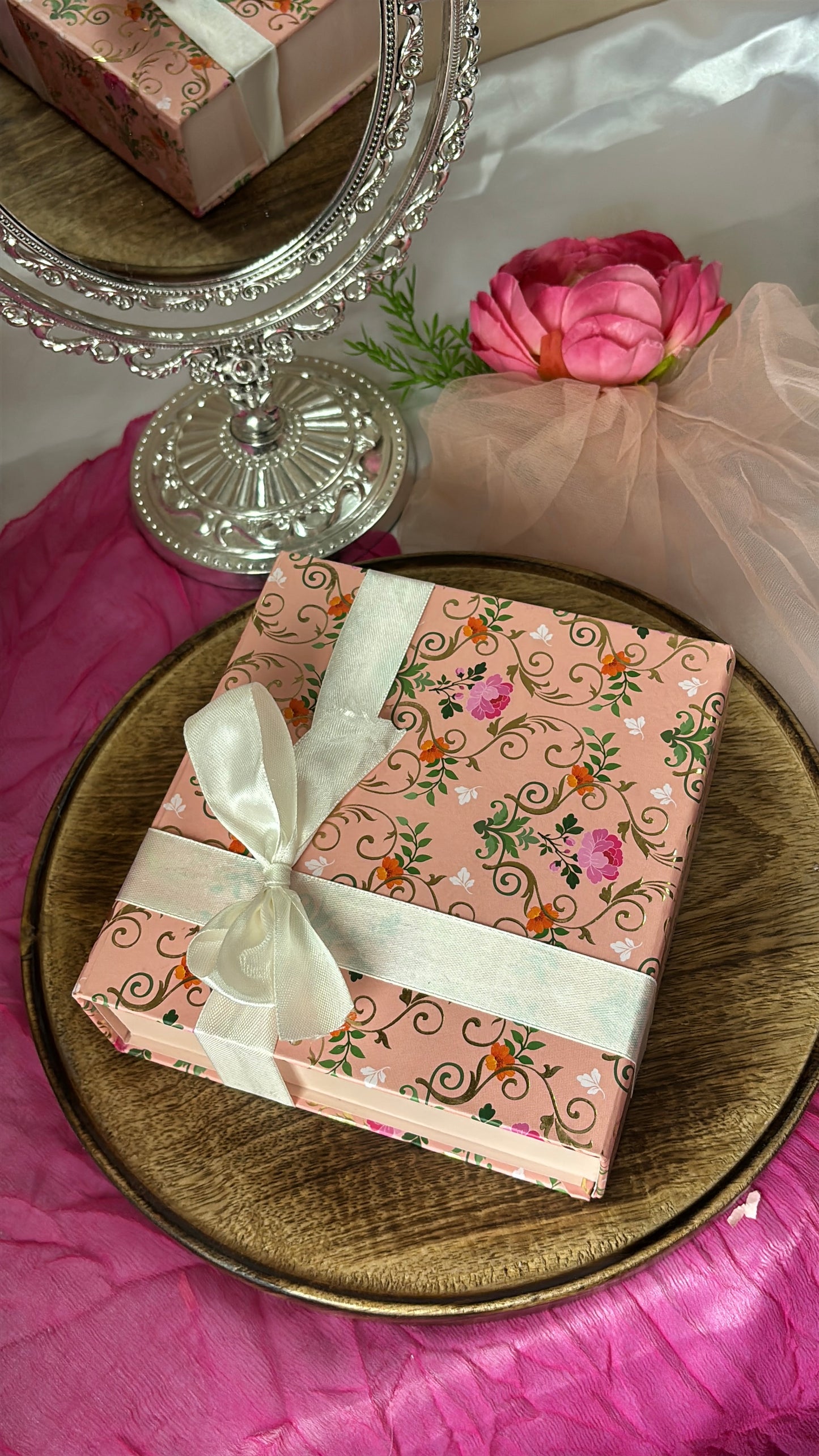 Desi girl hamper with neck piece and chudiyan