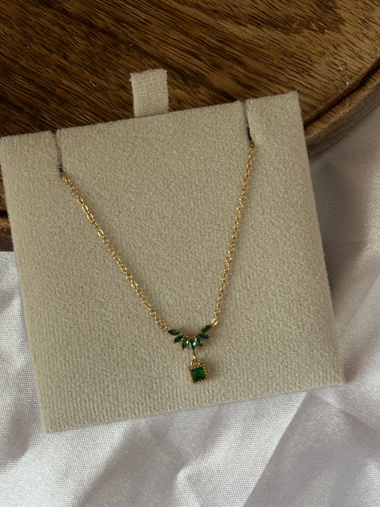 Green drop neckpeice