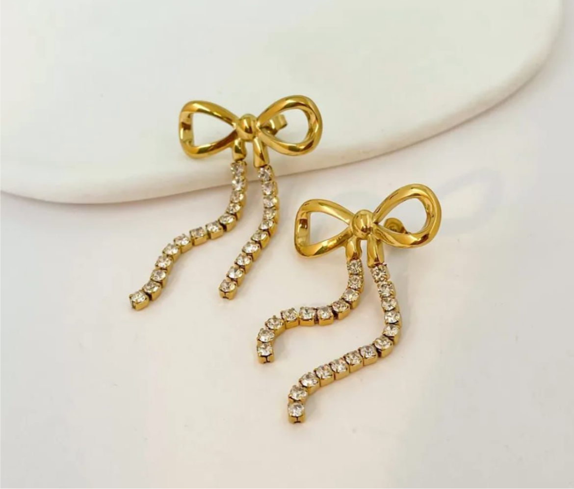 Bow dangles