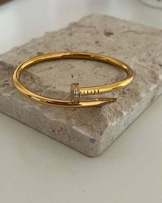 Stone nail kada
